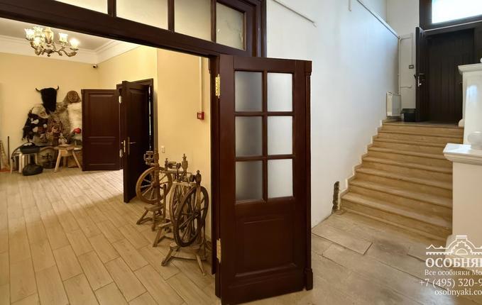 на улице Достоевского, 19, площадь 850 м