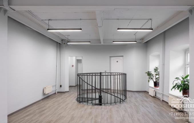 на Верхней Радищевской, 6, площадь 599 м