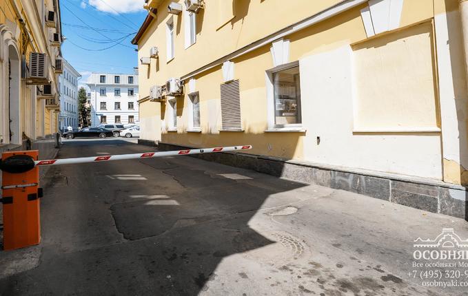 на улице Покровка, 43, площадь 1229 м