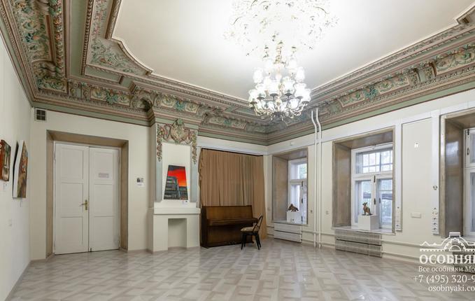 на площади Журавлева, 4-6, площадь 1828 м