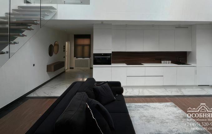 в Большом Черкасском переулке, 13, площадь 381 м