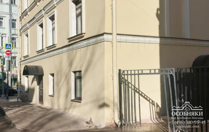 в Лялином переулке, 1/36, площадь 1335 м