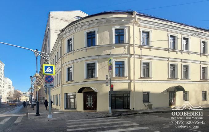 в Лялином переулке, 1/36, площадь 1335 м
