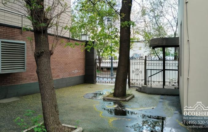 в Турчаниновом переулке, 6, площадь 457 м