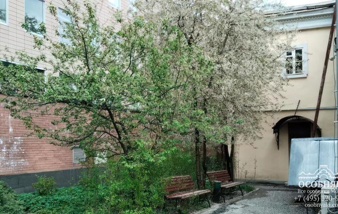 в Турчаниновом переулке, 6, площадь 457 м