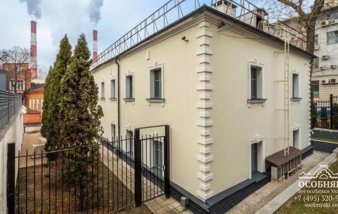 в Большом Саввинском переулке, 12с3, площадь 379 м