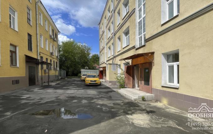 на Кожевнической улице,26, площадь 1176 м