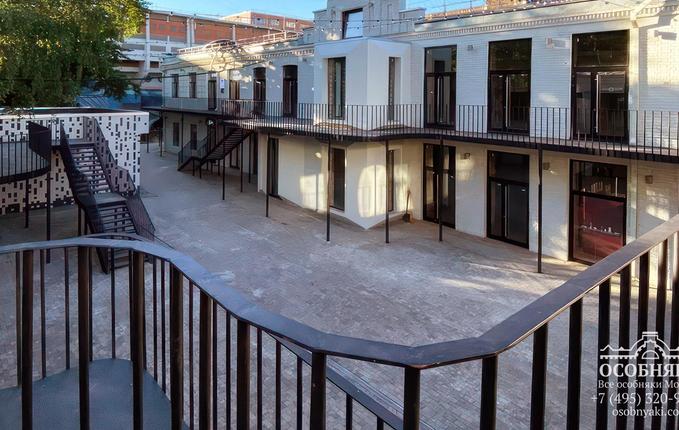 на Бакунинской улице,72, площадь 1953 м