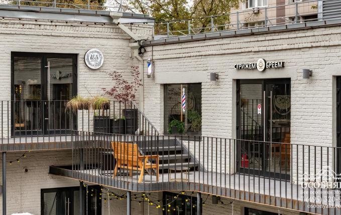 на Бакунинской улице,72, площадь 1953 м