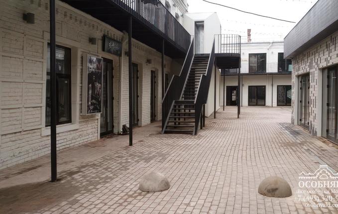 на Бакунинской улице,72, площадь 1953 м