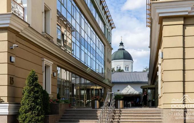 в Подкопаевском переулке, 4, площадь 2604 м