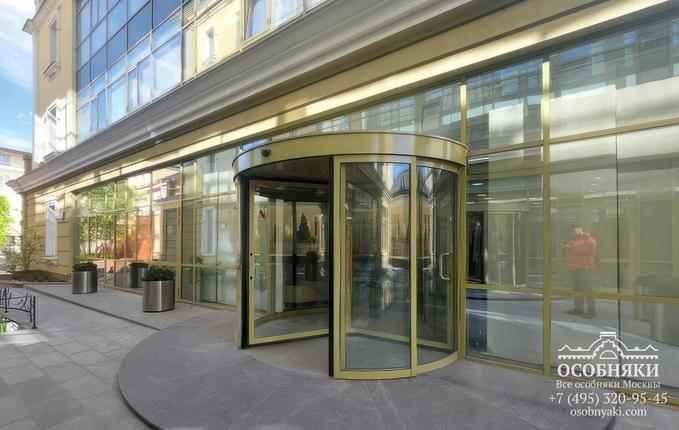 в Подкопаевском переулке, 4, площадь 1353 м