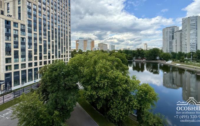 на Мантулинской улице,  7, площадь 2500 м