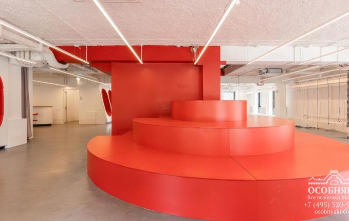 на Мантулинской улице,  7, площадь 2500 м