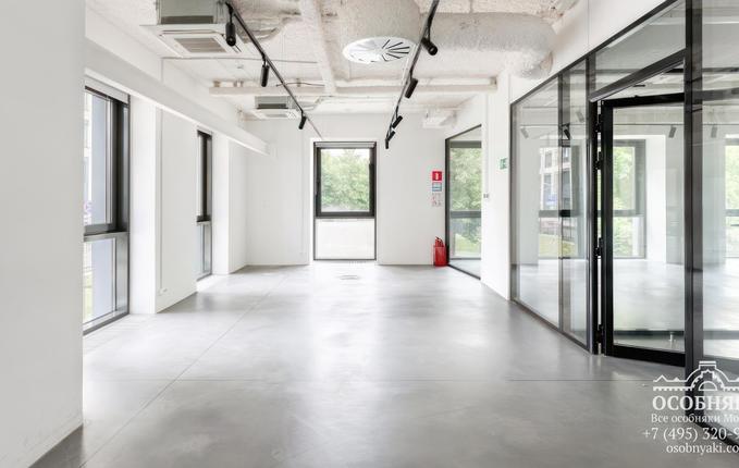 на Мантулинской улице,  7, площадь 2500 м