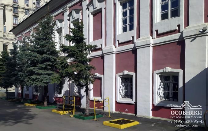 в Газетном переулке, 9с5, площадь 209 м