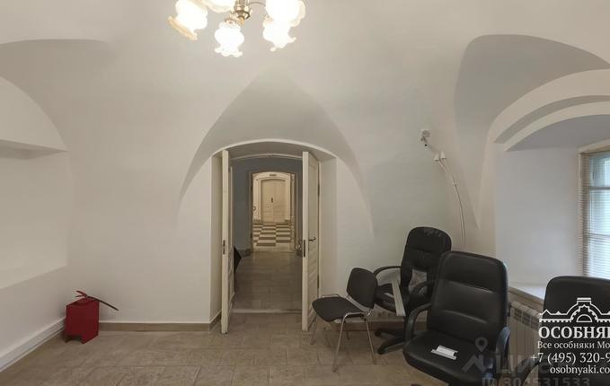 в Газетном переулке, 9с5, площадь 209 м