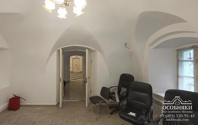 в Газетном переулке, 9с5, площадь 209 м