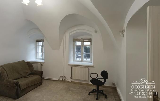 в Газетном переулке, 9с5, площадь 209 м