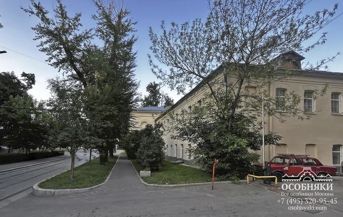 в Сыромятническом проезде, 8, площадь 1044 м
