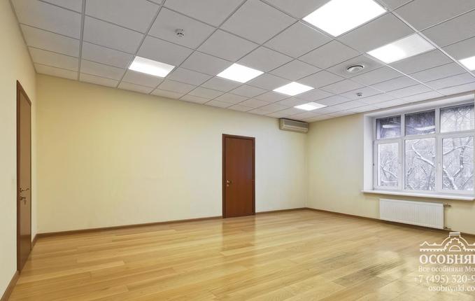 на Армавирской улице, 12, площадь 1331 м