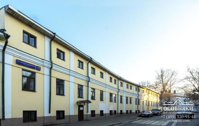 в Большом Дровяном переулке, 12, площадь 1099 м