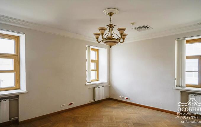 в Люсиновском переулке, 5, площадь 757 м