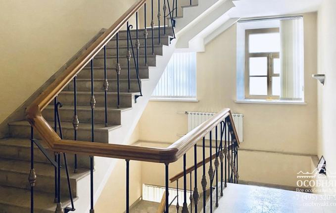 в Люсиновском переулке, 5, площадь 757 м