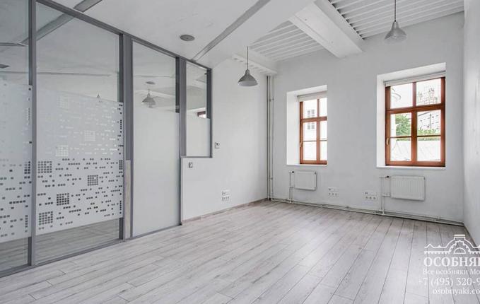 в Большом Левшинском переулке, 1, площадь 1500 м