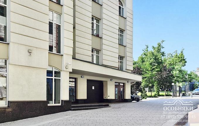 в Большом Спасоглинищевском переулке, 9/1, площадь 1544 м