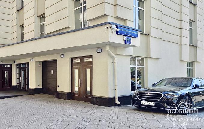 в Большом Спасоглинищевском переулке, 9/1, площадь 1544 м