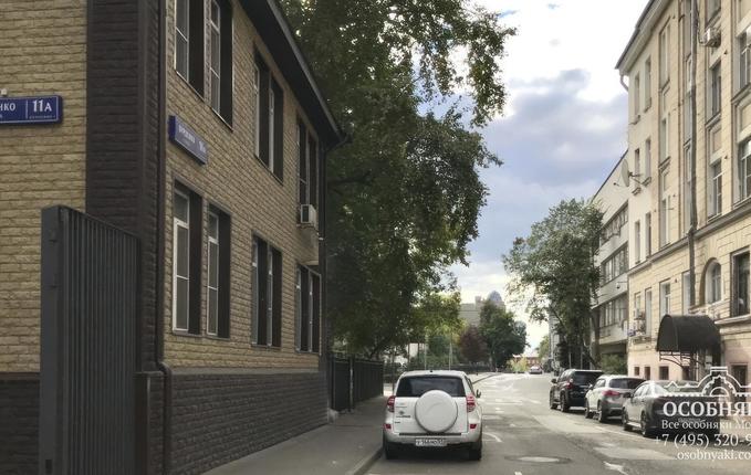 на улице Бурденко, 11, площадь 755 м