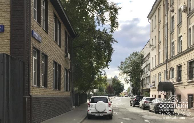 на улице Бурденко, 11, площадь 755 м