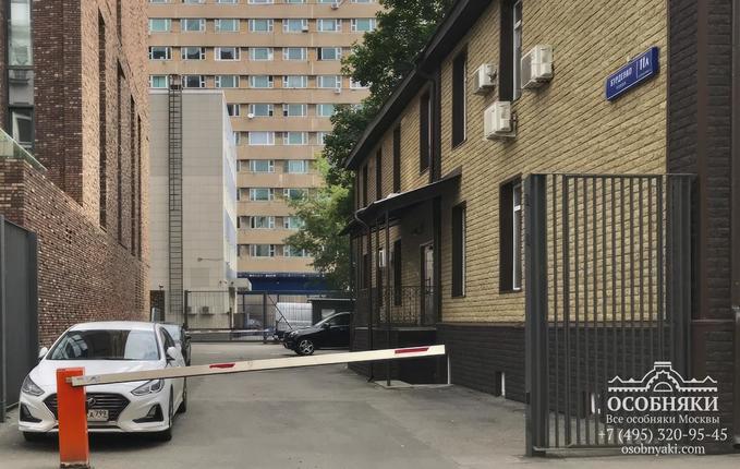 на улице Бурденко, 11, площадь 755 м