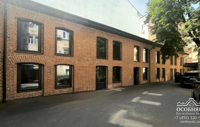 в Лучниковом переулке, 7, площадь 379 м