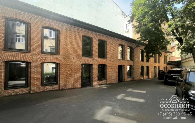 в Лучниковом переулке, 7, площадь 379 м