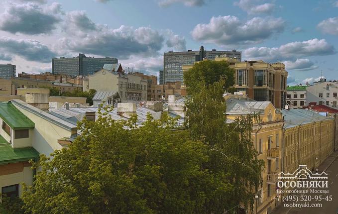 в Филипповском переулке, 8, площадь 2260 м