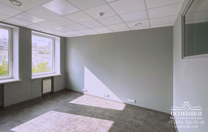 в Филипповском переулке, 8, площадь 2260 м