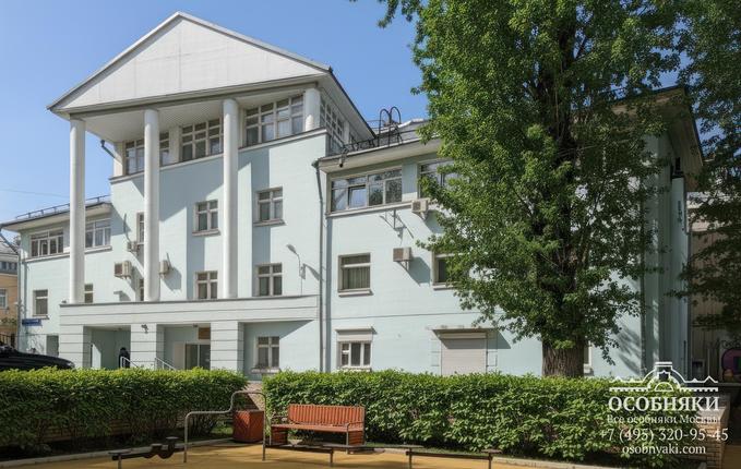 в Большом Спасоглинищевском переулке, 3, площадь 2060 м