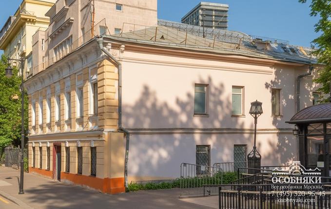 в Большом Николопесковском переулке, 10, площадь 1082 м