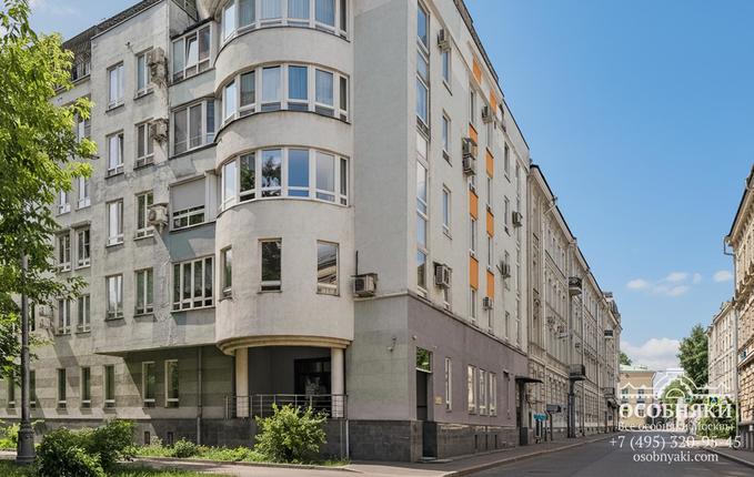 в Большом Казенном переулке, 2, площадь 1001 м