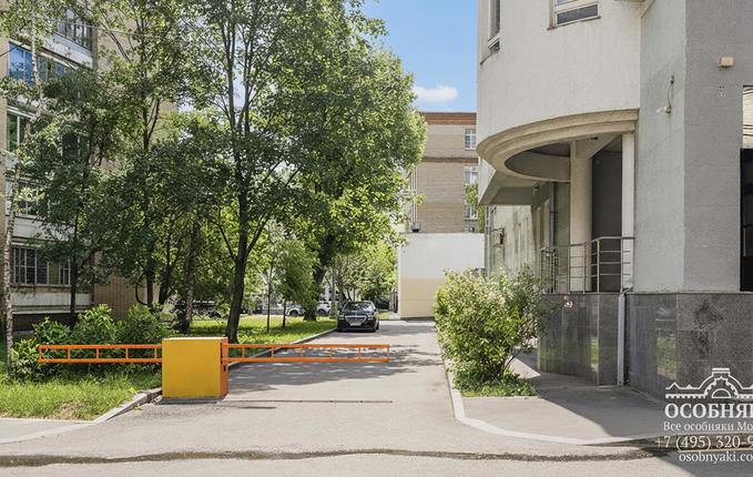 в Большом Казенном переулке, 2, площадь 1001 м