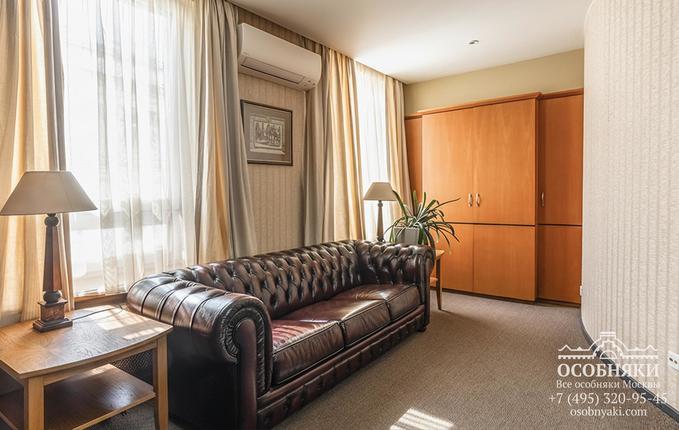 в Большом Казенном переулке, 2, площадь 1001 м