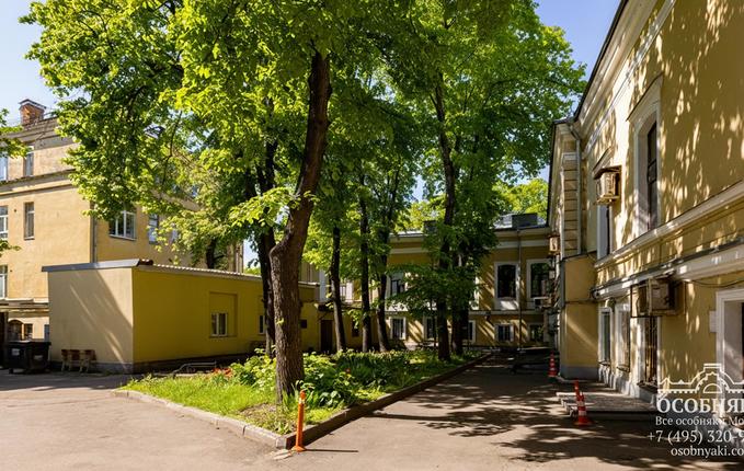 на улице Воронцово Поле, 12, площадь 1337 м