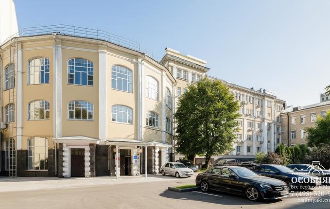 на Баррикадной улице, 8, площадь 4970 м