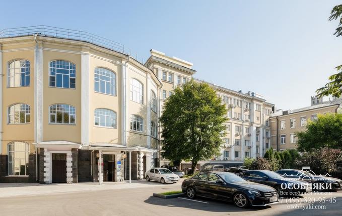 на Баррикадной улице, 8, площадь 4970 м