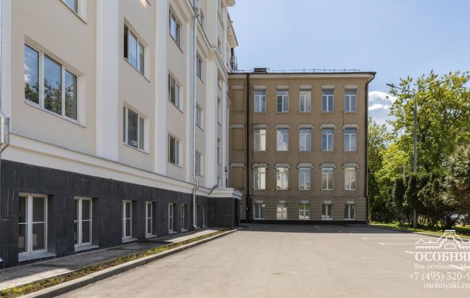 на Баррикадной улице, 8, площадь 4970 м