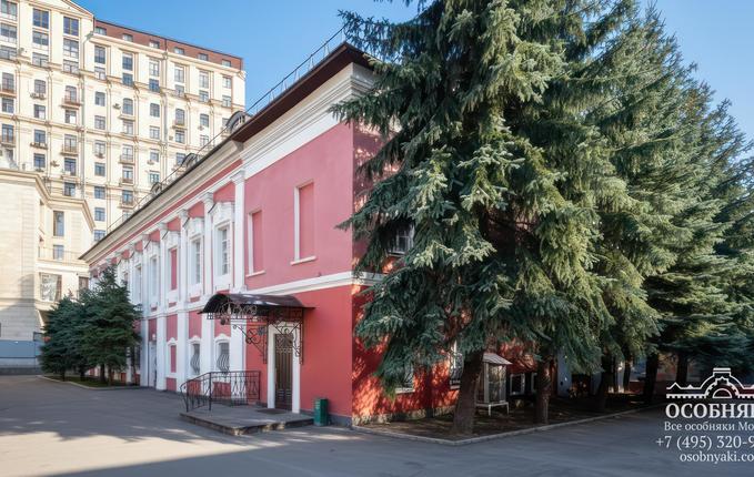 в Газетном переулке, 9с5, площадь 209 м