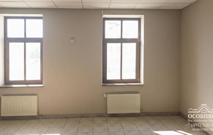 на Старой Басманной улице, 38, площадь 1365 м