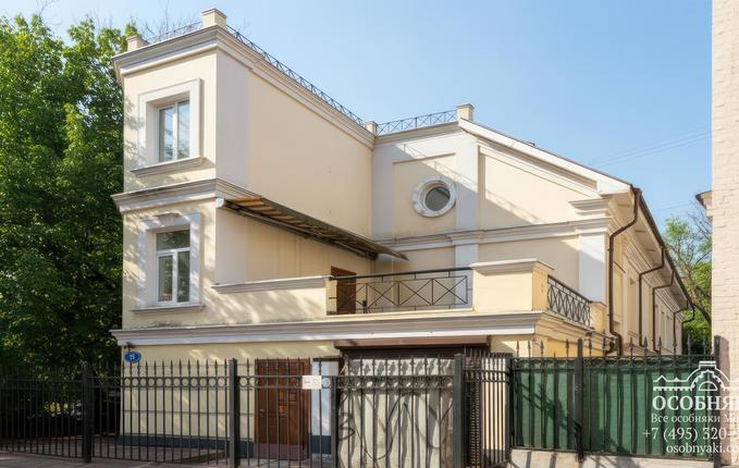 в Хохловском переулке, 10с3, площадь 911 м